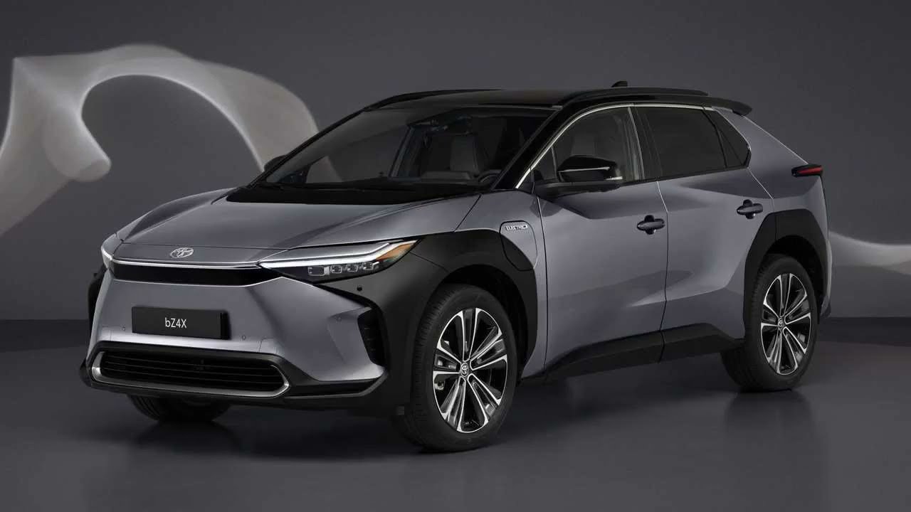 В Россию поступит партия электрических кроссоверов Toyota bZ4X.