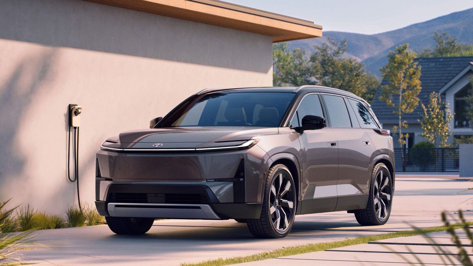 Toyota прощается с бензиновым Highlander