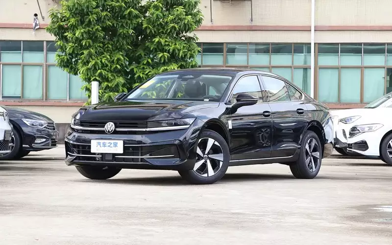 Volkswagen представил Magotan 2026 модельного года.