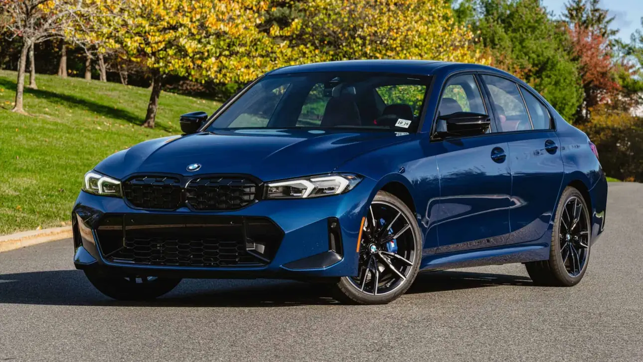 BMW представила специальную версию седана M340i xDrive 50 Jahre Edition.