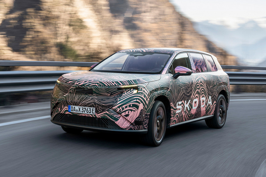 Skoda превратила футуристический концепт Vision 7S в практичный большой семейный кроссовер Peaq.