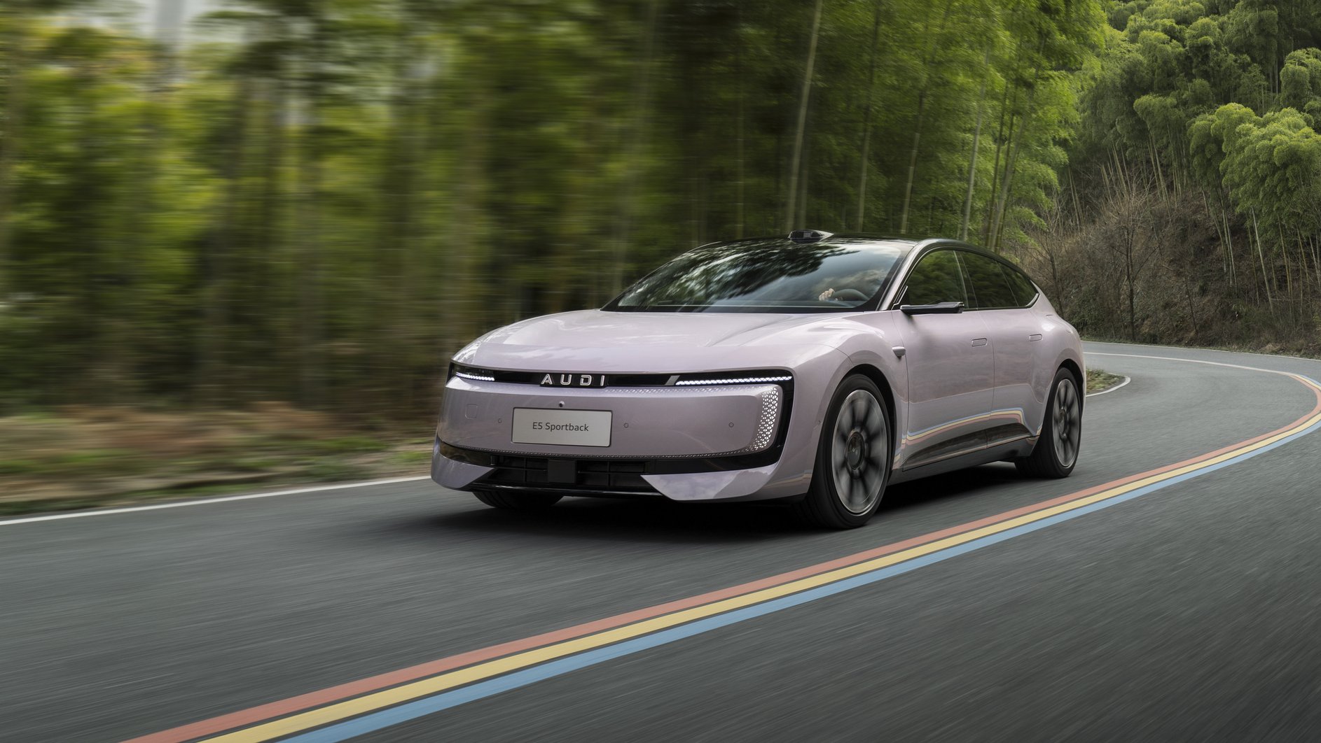 Немецкая компания Audi совместно с китайской корпорацией SAIC Motor создали специальный бренд AUDI для китайского рынка.