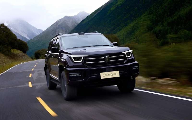 В Китае начались продажи обновленной версии внедорожника Tank 400 от Great Wall Motor.