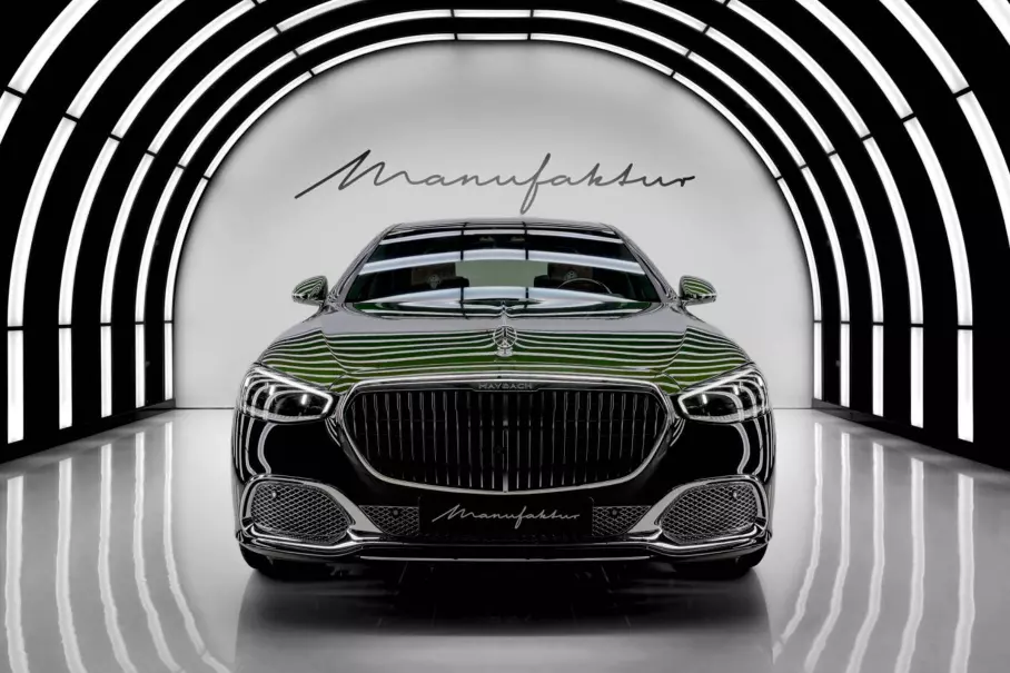 Mercedes представил лимитированную версию Maybach S680 с отделкой из чистого золота, названную V12 Edition.