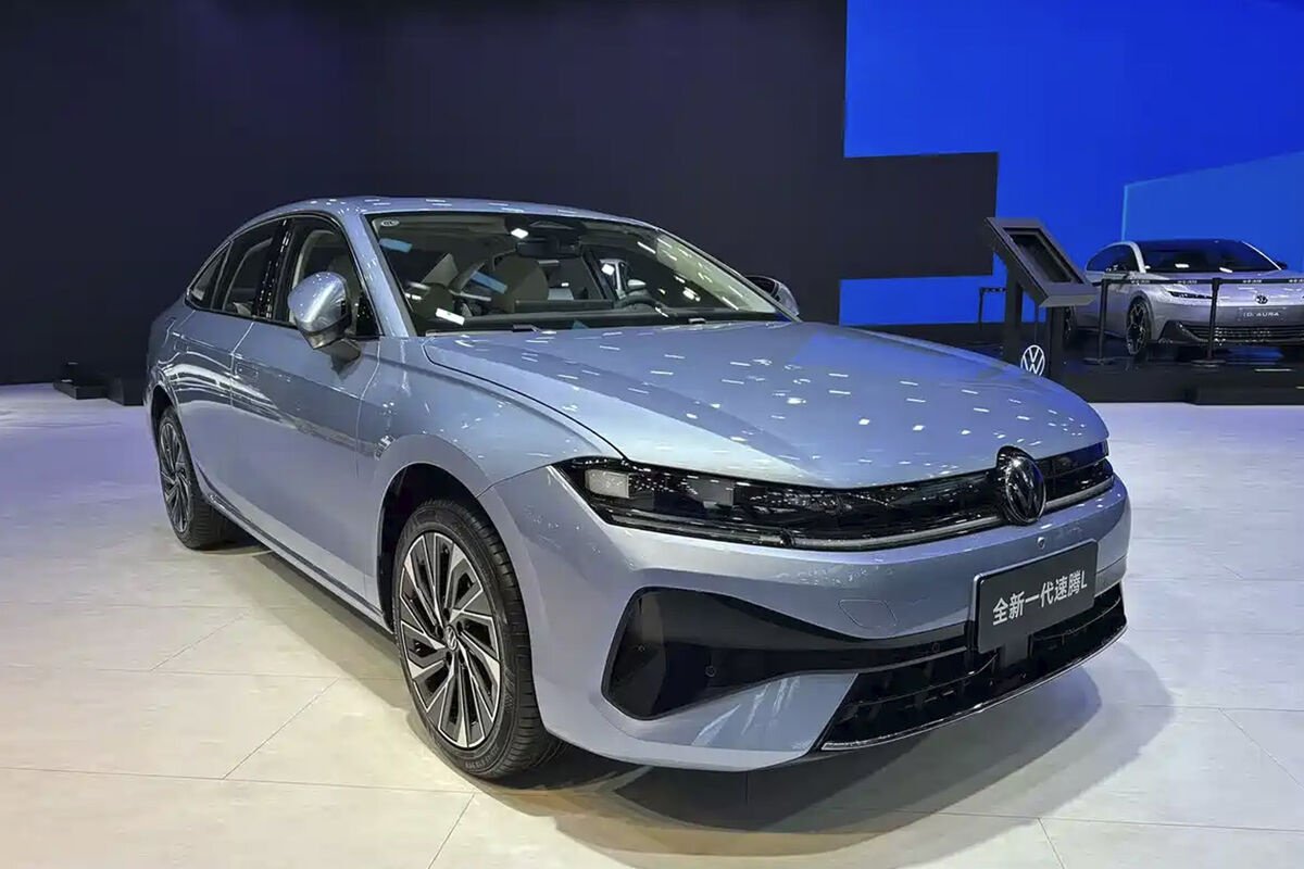 На автомобильной выставке в Чэнду презентовали обновлённый седан Volkswagen Sagitar L для рынка Китая.
